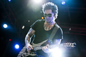 Foto: Christian Misje, Avenged Sevenfold – Bergen Calling 2011 (19 de junio 2011), licenciada bajo CC BY‑SA 3.0 Unported.